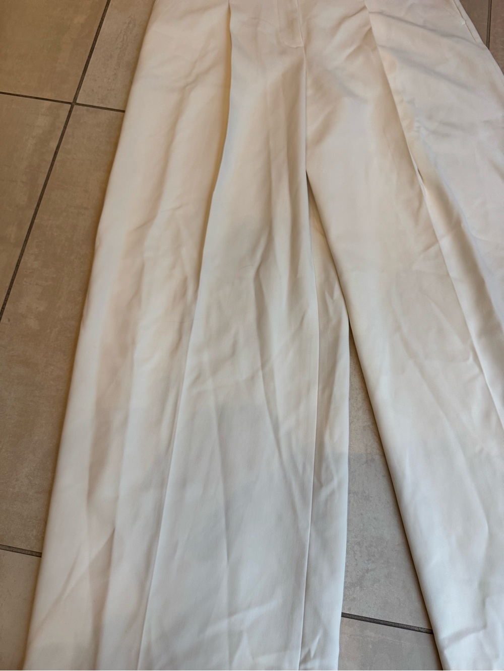Theory Wide-Leg Trousers in Cream - Picture 2 of 5